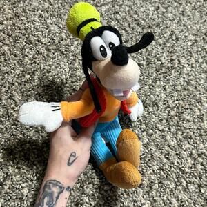 Disney Goofy the Dog Stuffed Animal Plush Toy NWOT Corduroy Bright Colors
